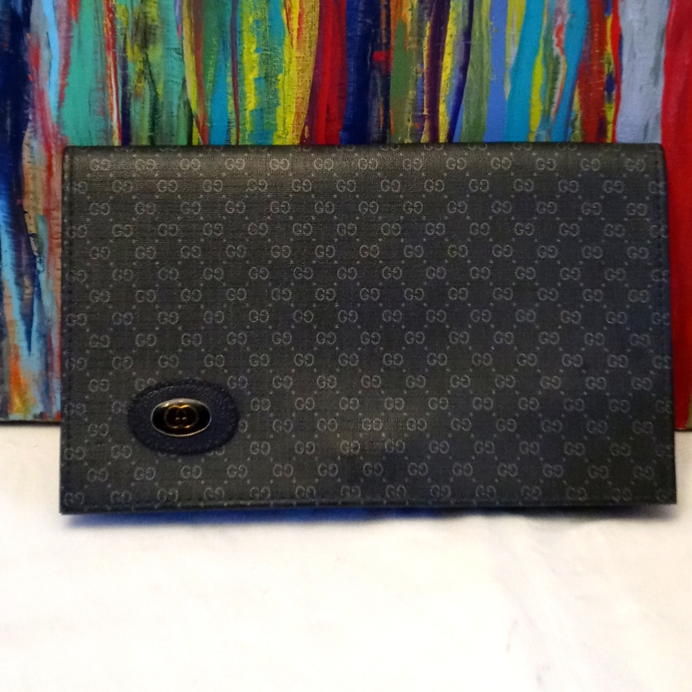 Vintage Gucci clutch